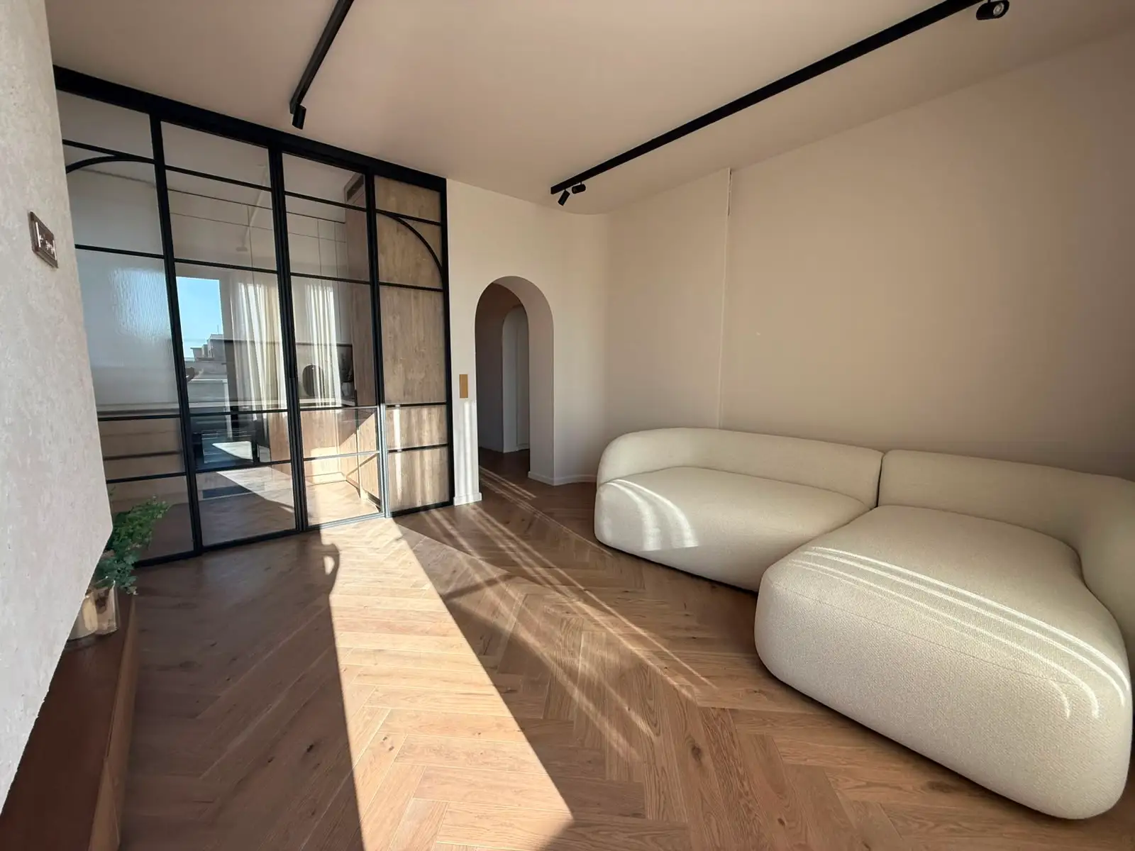 Apartament 3 camere, Union Plaza – Unirii, etaj 8, parcare inclusă — imaginea 1 din 6